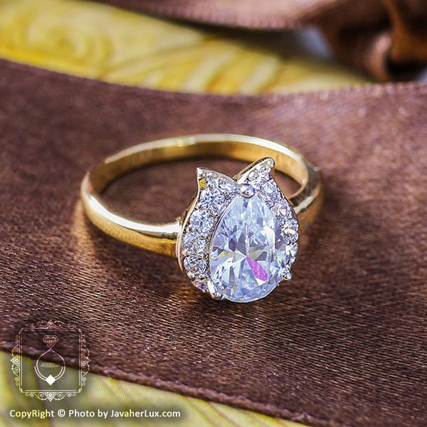 انگشتر زنانه طرح الماس برش اشکی _ کد ۲۰۰۰۰۲