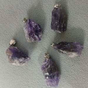raw-amethyst-stone-pendant-401005 - مدال آمیتیست سنگ راف طبیعی- جواهر لوکس - javaherlux.com