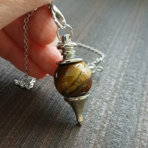 tigers-eye-pendulum-401031-javaherlux.com-پاندول سنگی و گردنبند سنگ چشم ببر اصل و طبیعی جواهرلوکس
